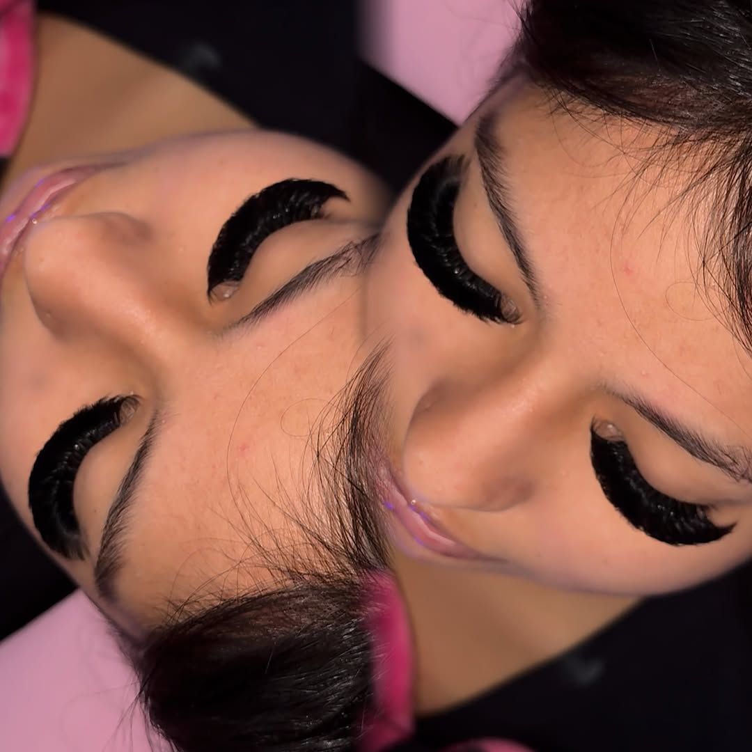 Full dramatic set, eyes closed